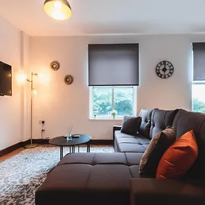 obsidian-2-bedroom-flat-sleeps-5.bournemouth-hotels.org/