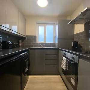 Hosted By Ryan - 1 Bedroom House Holiday home